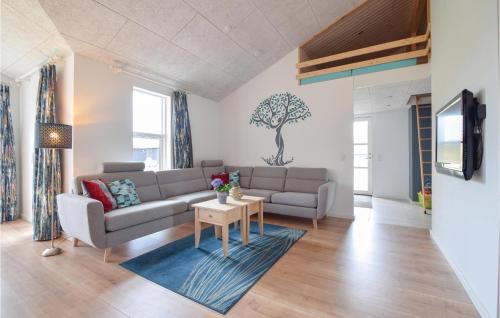 Χώρος καθιστικού στο Four-Bedroom Holiday Home In Ejstrupholm