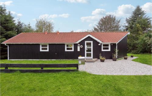 a black cottage with a red roof at Holiday Home Grusbakke Åsen in Vejby