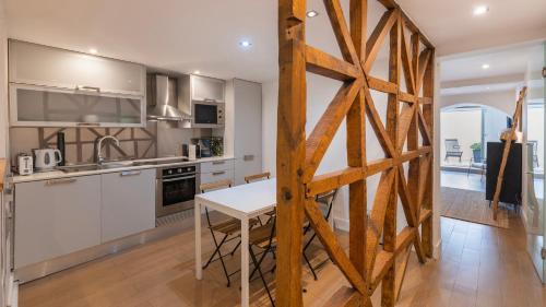 1BDR with Terrace in Alfama Centre by LovelyStay