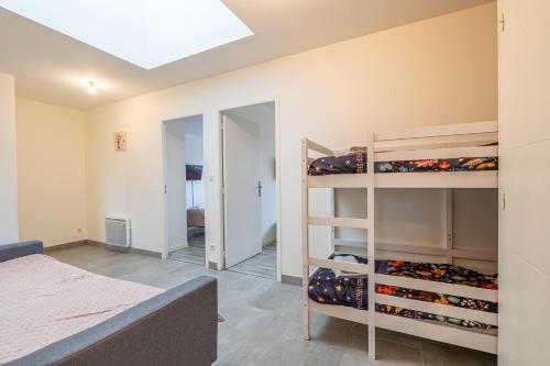 Una cama o camas en una habitación de 4 Bis