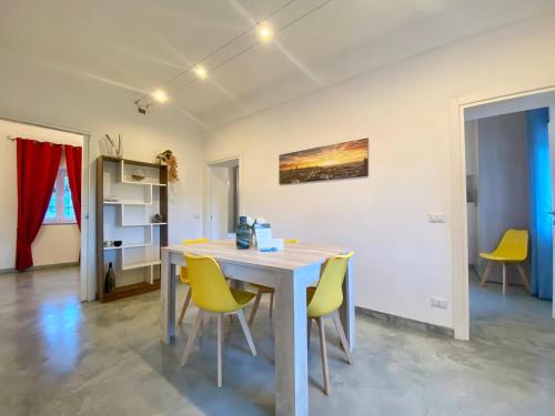 Billede fra billedgalleriet på ALLA CASA ROSA RAPALLO, Peaceful Multiple Apartment Surrounded by Greenery with Free Parking, WiFi & Air Conditioning, Welcome kit Priority with Prosecco i Rapallo