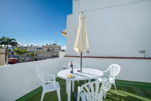 a white table and chairs on a balcony at Apartamento Los Angeles 2 in Puerto de Mogán