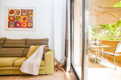 AL47 Spacious apartment near Fenals beach