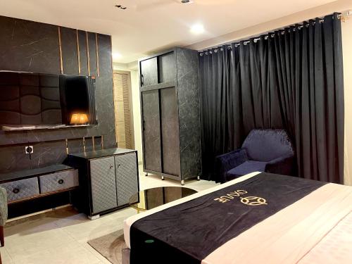 Кровать или кровати в номере OXVUE Boutique Hotel