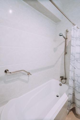Un baño de Lima Central Design Hotel Spa & Club