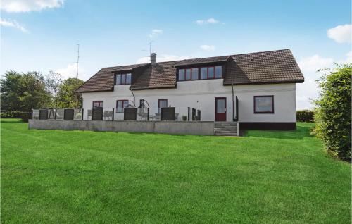 Beautiful Home In Farsø With Kitchenにある庭