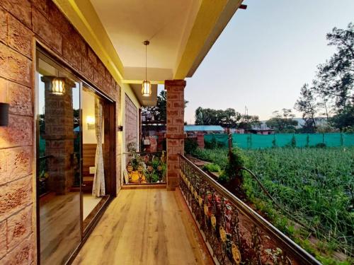 Κήπος έξω από το Arya Villa 5Bhk