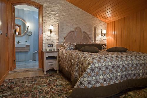 Ένα ή περισσότερα κρεβάτια σε δωμάτιο στο Ottoman's Life Hotel S Class