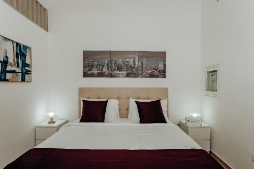 Postel nebo postele na pokoji v ubytování Yas Island Mayan 2 Junior 1 Bed by Central Stay