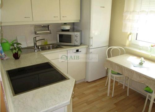 a small kitchen with a sink and a microwave at Ruhige ländliche Wohnung in Oederan
