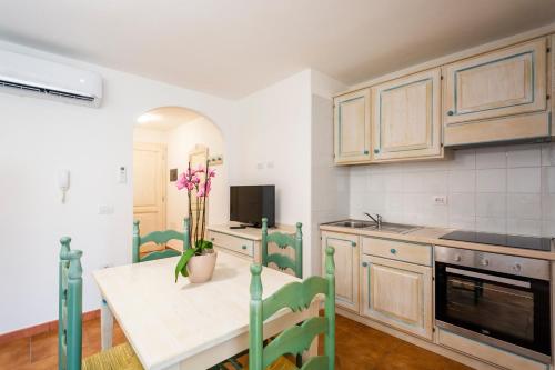 Dapur atau dapur kecil di Residence in Orosei, apartments 4 beds with air conditioning
