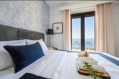 Postel nebo postele na pokoji v ubytování Zoe’s sea view