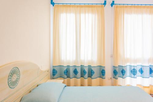 Katil atau katil-katil dalam bilik di Residence in Orosei, apartments 4 beds with air conditioning