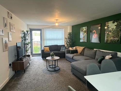 Gallery image of Free Parking Sleeps 6 Modern Apartment in Litherland