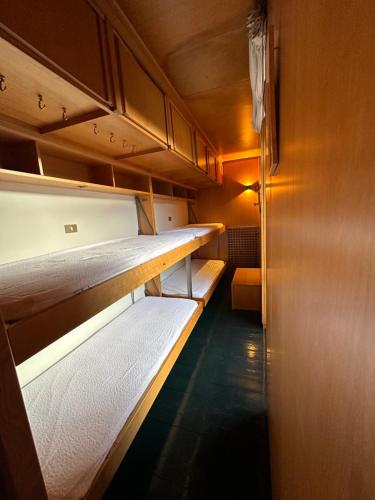Ένα ή περισσότερα κρεβάτια σε δωμάτιο στο Harmony Apartment 31