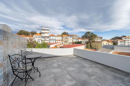 Charming 2BR w Terrace & Garden