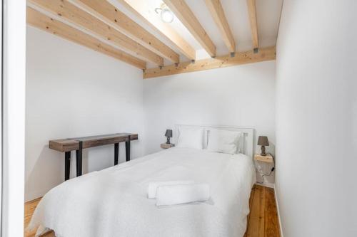 Charming 2BR w Terrace & Garden