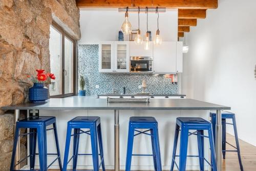 Charming 2BR w Terrace & Garden