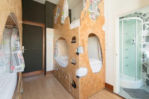 Un baño de Sunset Destination Hostel