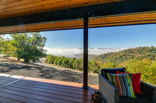 a screened in porch with a view of the mountains at Dreamy Hilltop View Roseburg Wine Country Retreat in Roseburg