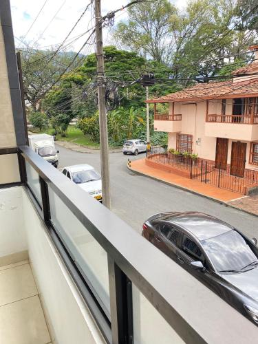 a balcony with a car parked on a street at Hermoso apartamento cerca al Poblado in Medellín