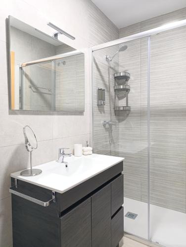 a bathroom with a sink and a shower at El Cantillo del Jerte in Cabezuela del Valle
