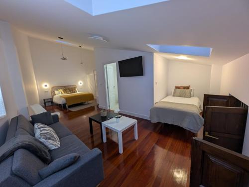 a living room with a couch and a bed at Casa Fita con Parking in Santillana del Mar