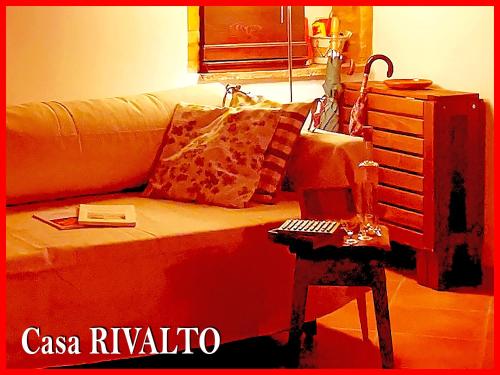 a living room with a couch and a table at Casa RIVALTO - Antiche Dimore Pisane in Rivalto