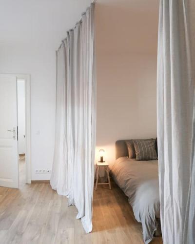 Postel nebo postele na pokoji v ubytování 1 bedroom apartment in Liège center - 3rd floor