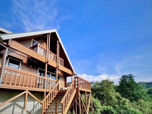 a house with a wrap around deck at Minamiboso OSORA - Vacation STAY 56344v in Minamiboso