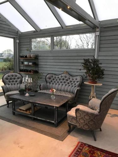 a living room with two chairs and a coffee table at The Garden Hill Hotel in Vallåkra