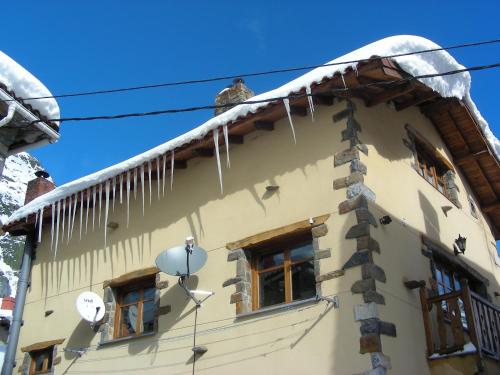 Το κτήριο όπου στεγάζεται  the country house