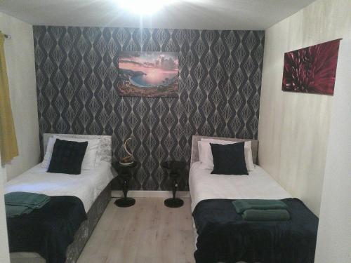 Real Home In Northamptonにあるベッド