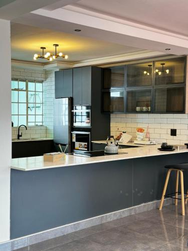 Nhà bếp/bếp nhỏ tại Messe Luxe 4-bed Apartment CBD