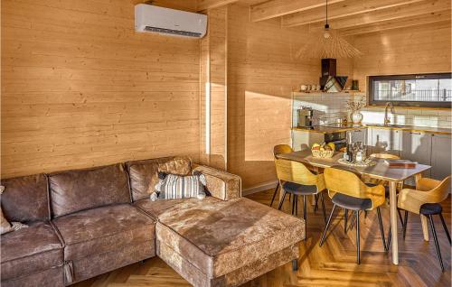 2 Bedroom Awesome Home In Trzesacz