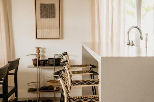 Φωτογραφία από το άλμπουμ του Beachfront Luxury and Pool 4BR Villa Linda σε Playa Venao