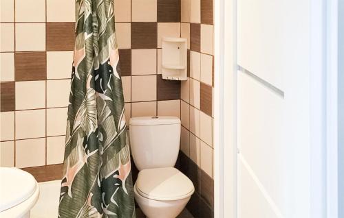 Ένα μπάνιο στο Gorgeous Home In Stezyca With Wifi