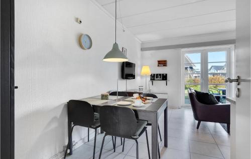 a kitchen and dining room with a table and chairs at 2 Bedroom Amazing Apartment In Rømø in Sønderby