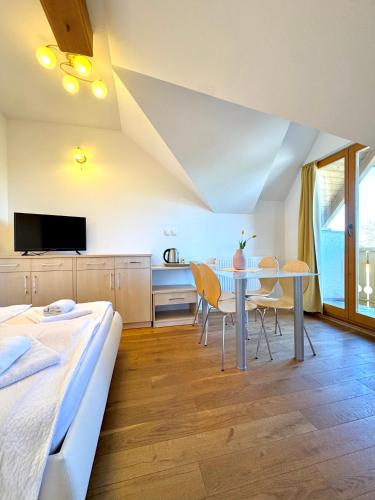 Guest house Domačija Krncにあるベッド