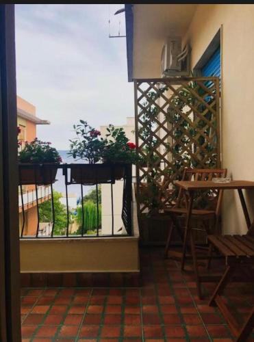 a balcony with a table and chairs and a window at B&B Paradiso Relais in Messina