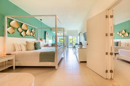 Selection Riviera Cancún- All Inclusiveにあるベッド