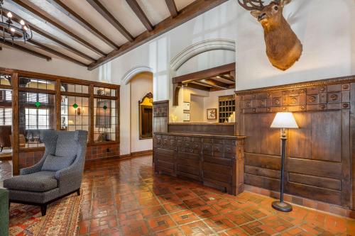 a lobby with a chair and a deer head on the wall at Best Western Premier Mariemont Inn in Cincinnati