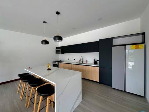 Η κουζίνα ή μικρή κουζίνα στο Buena Vista Home