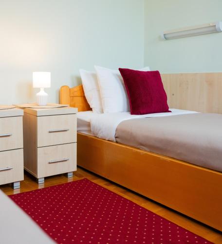 Vukov Park apartmentsにあるベッド