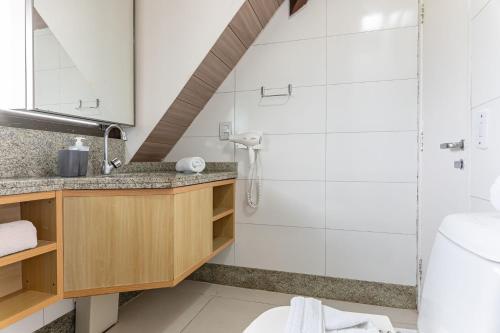 a bathroom with a shower and a sink at Flat ou Bangalo Luxo Beach Class Beira Mar Muro Alto in Porto De Galinhas
