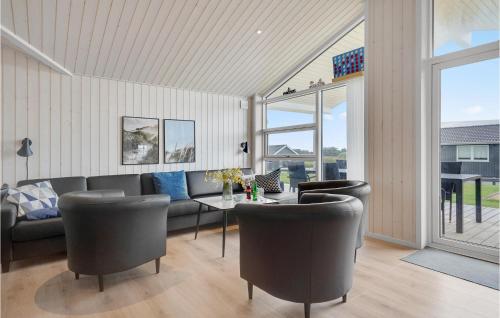 Χώρος καθιστικού στο Stunning Home In Løkken With 5 Bedrooms And Sauna