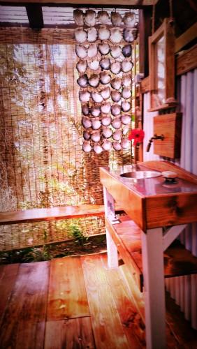 a bathroom with a wooden sink and a window at Sunset rooms - Auberge Polynésienne in Tevaitoa