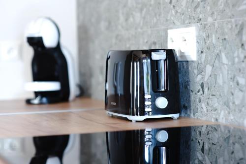 a black toaster sitting on top of a shelf at Osada Hipodrom in Łąck