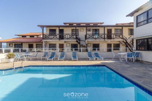 a swimming pool in front of a building at Casa c/ Piscina na Praia da Dunas PDU0033 in Škorak