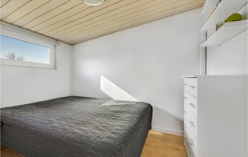 Ένα ή περισσότερα κρεβάτια σε δωμάτιο στο Lovely Home In Broager With Kitchen